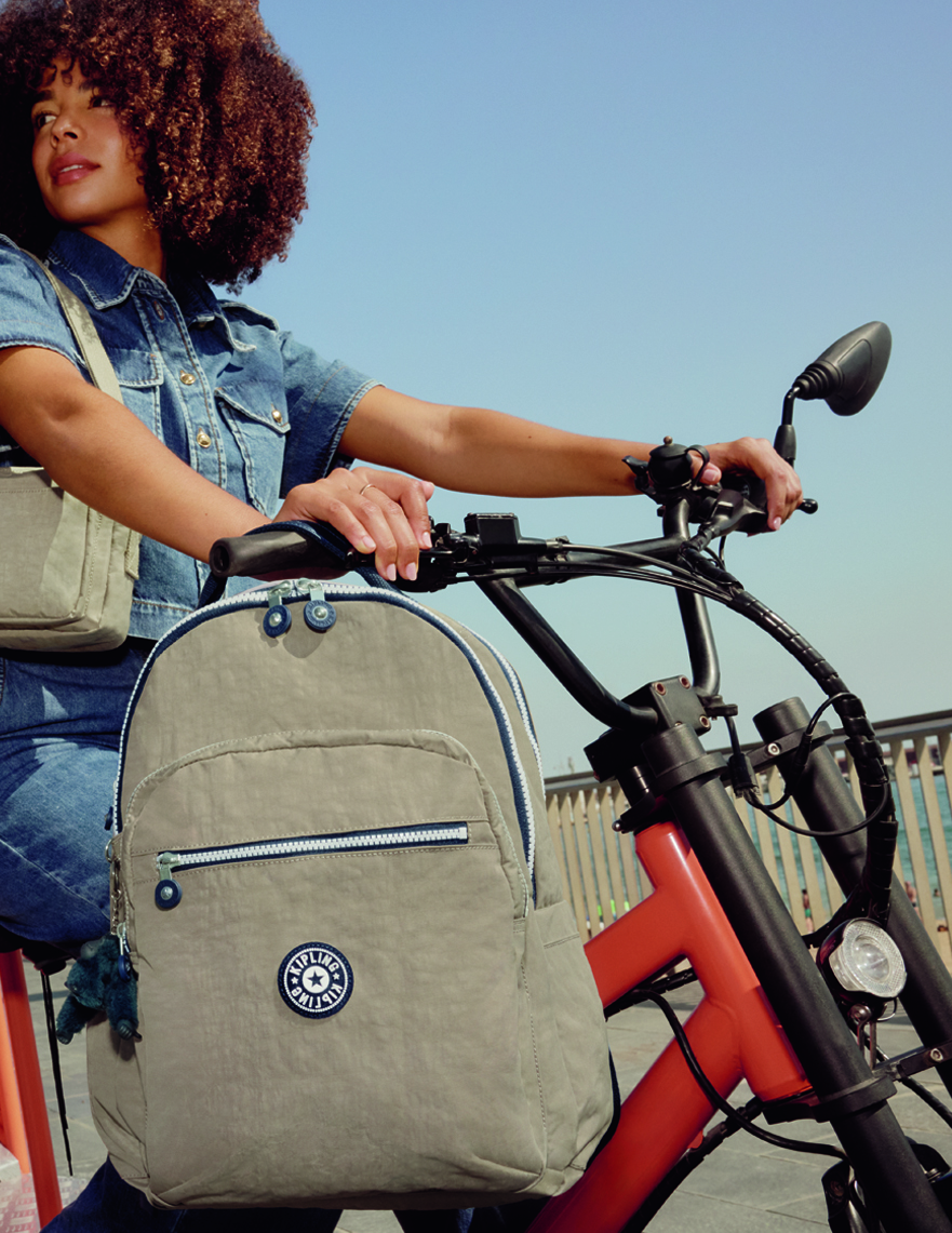 「Casual Blue C」「Soft Taupe C」