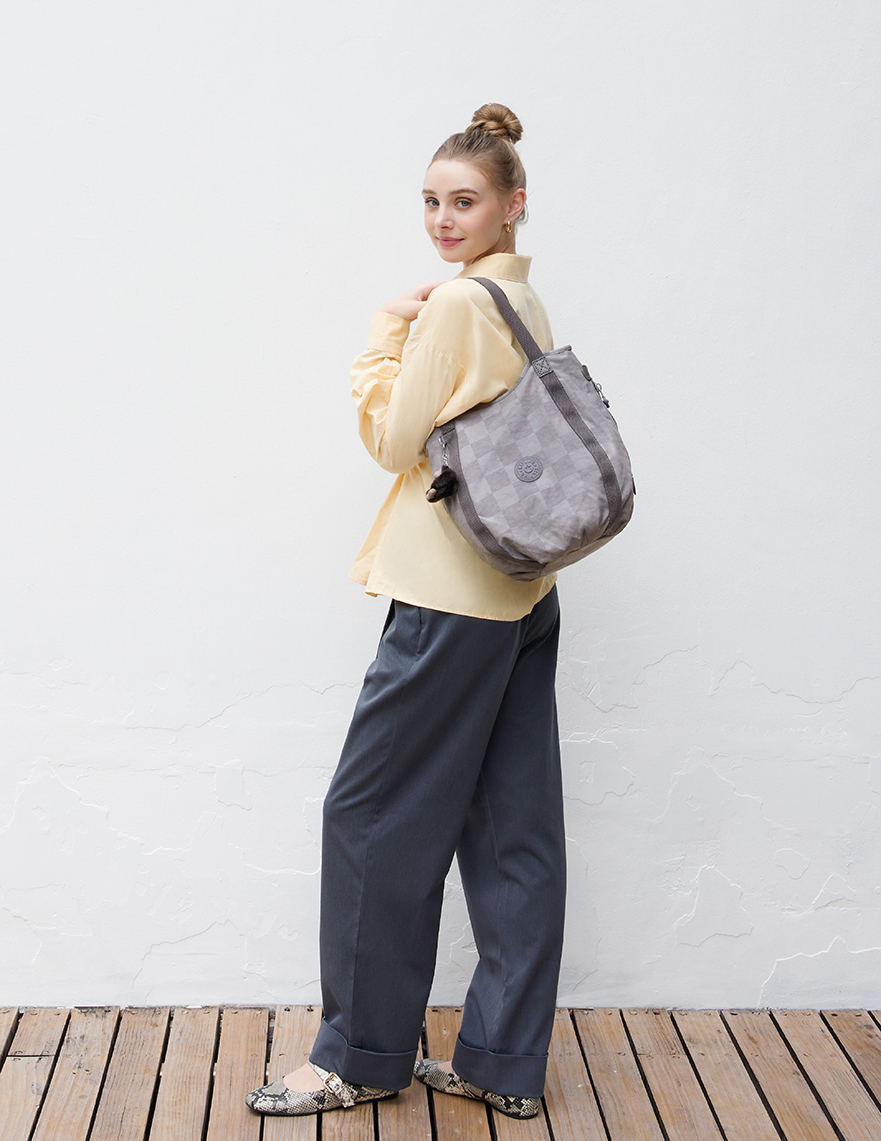 日本限定コレクション Inviting Gr Emb (インバイティンググレーエンボス)」